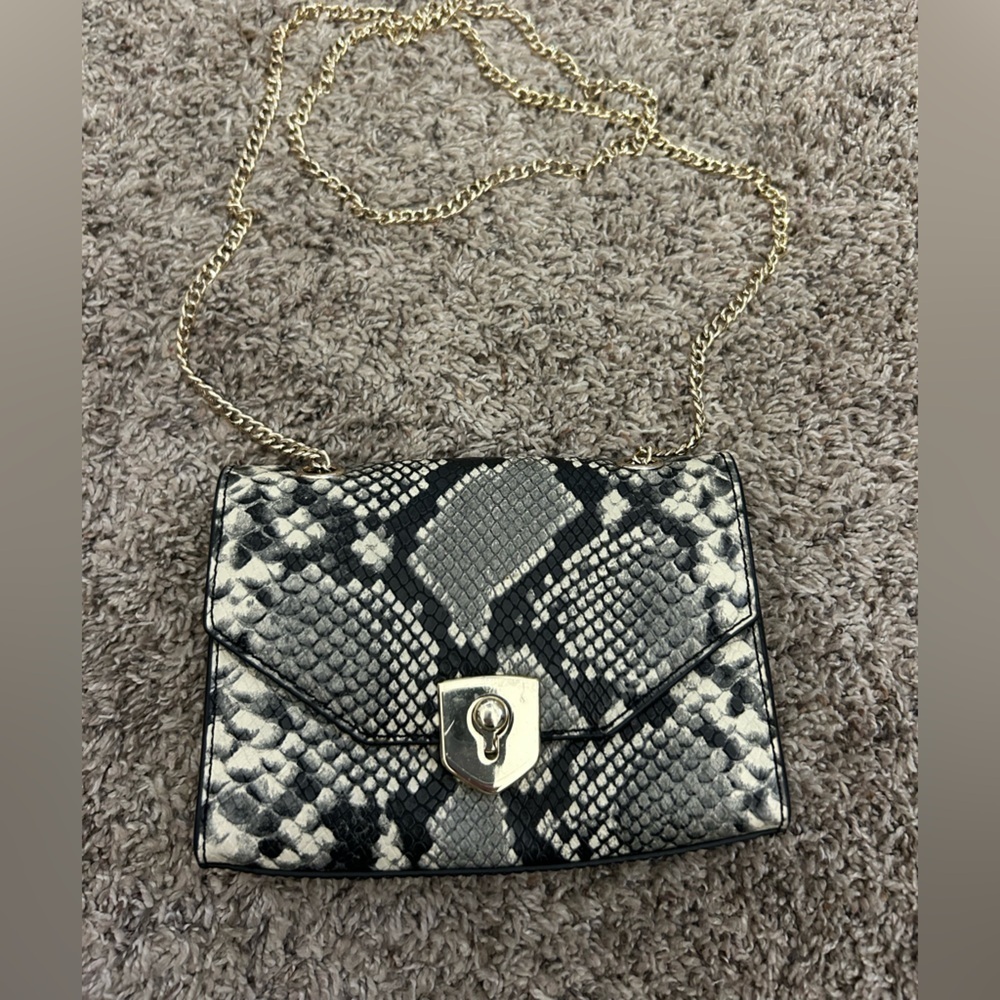 Elegant Black and White Snake Print Chain Bag - Picture 1 of 2
